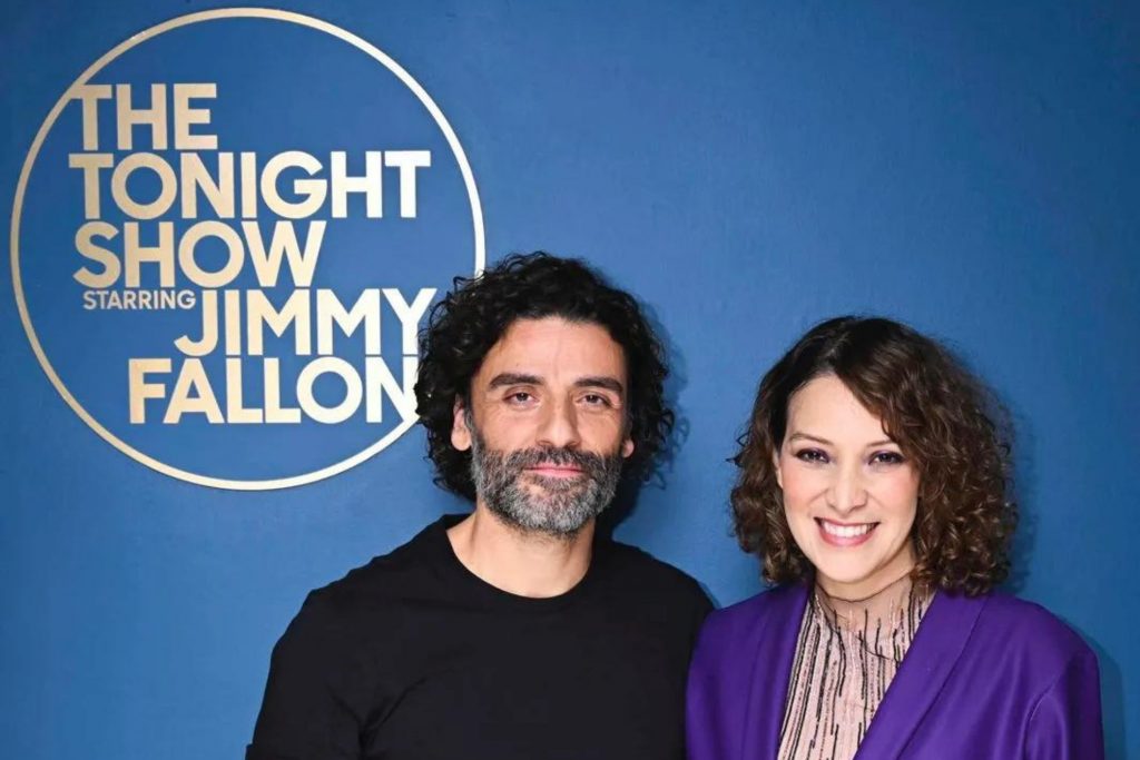 Guatemaltecos Gaby Moreno y Oscar Isaac cantaron en el Tonight Show de Jimmy Fallon